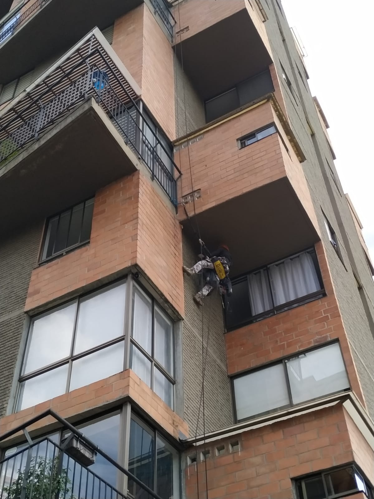 Lavado de ladrillo en altura